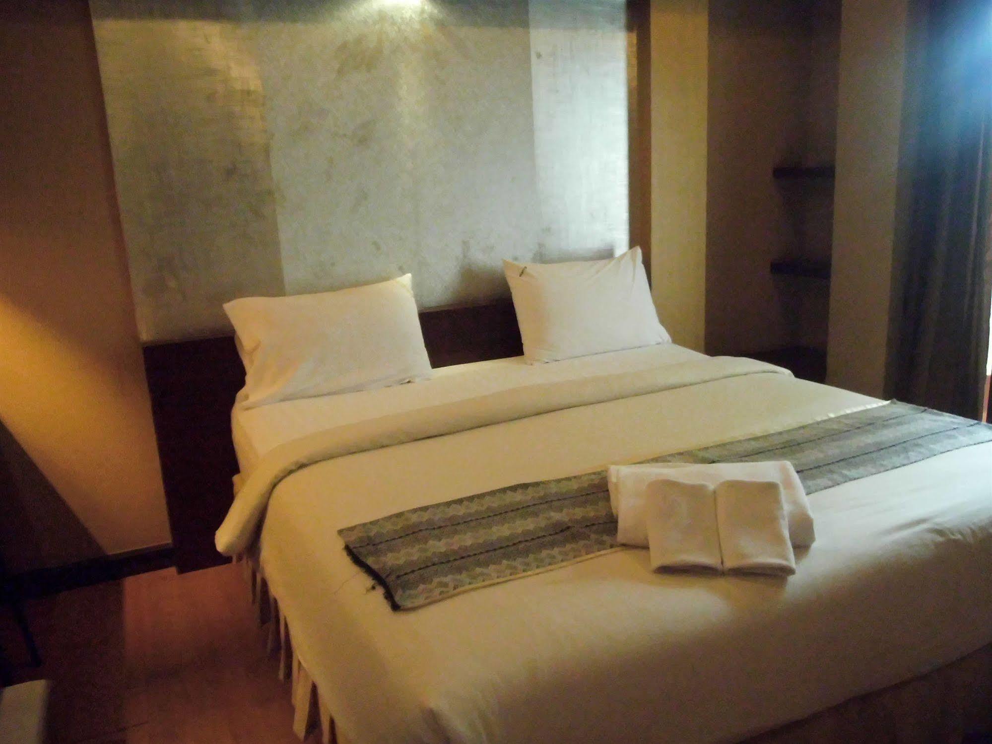Hotel Baan Chalelarn HHQ Exterior foto