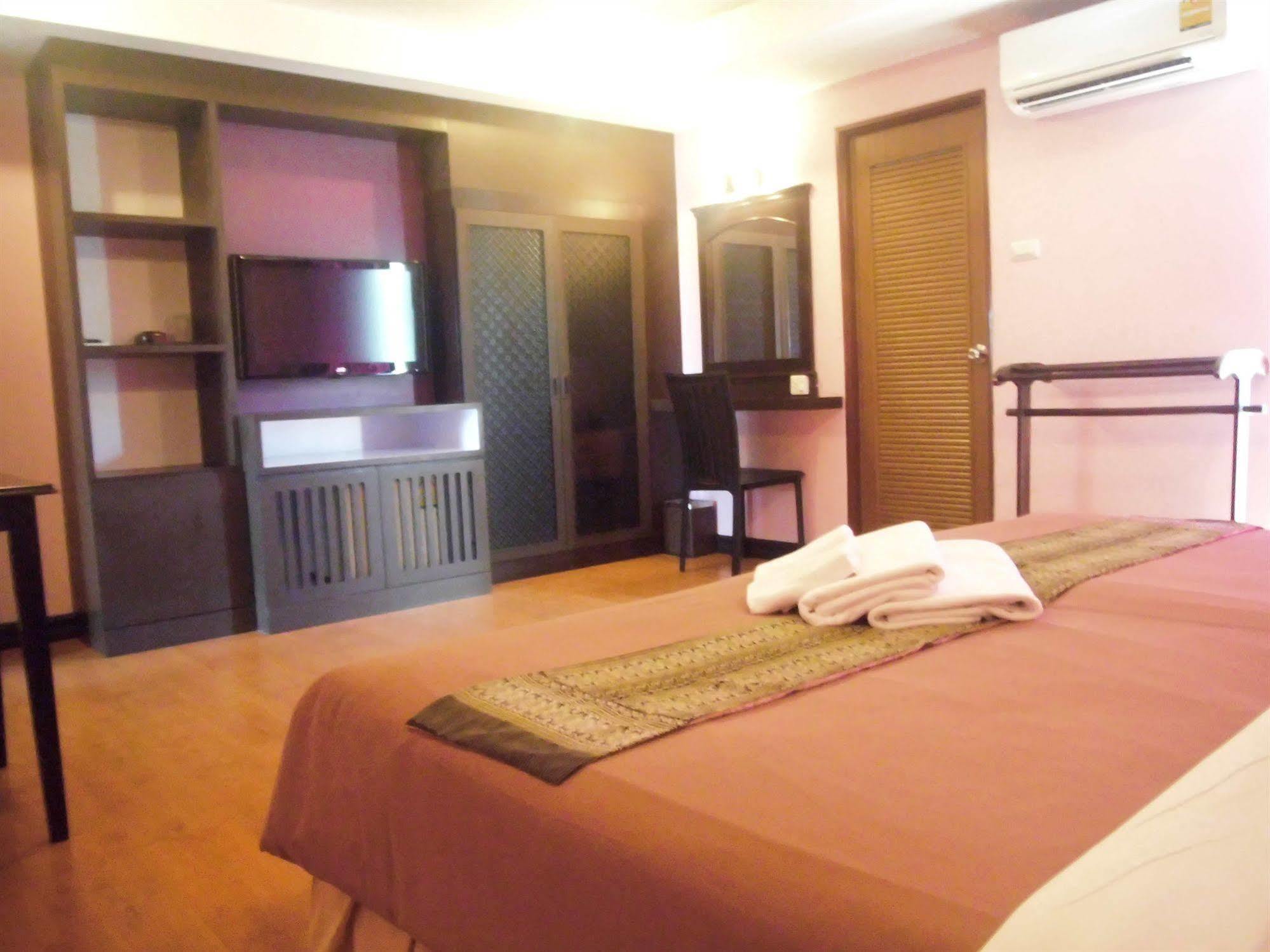 Hotel Baan Chalelarn HHQ Exterior foto